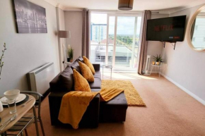 ⭑ Staywelcome- Stylish Apartment Near Heathrow, Skyline Views ⭑